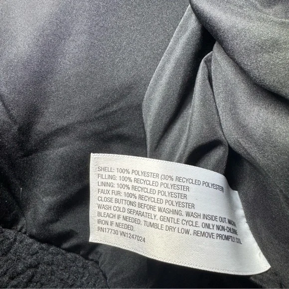 Future Collective Women's Button Up Puffer Jacket - Black Size Medium NWT - Picture 4 of 5